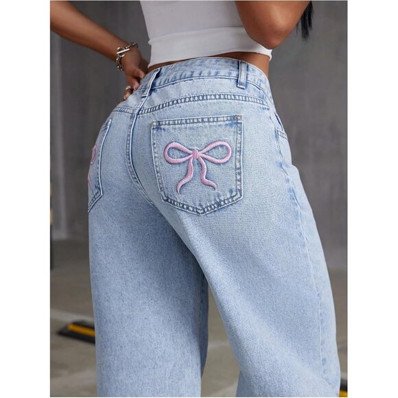 Vibrant Light Wash Y2K Baggy Jeans with Bow and Embroidery - Fall Must-Have - Picture 5 of 6